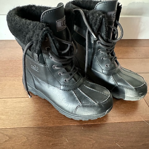 Girls black UGG winter boots - Picture 7 of 8